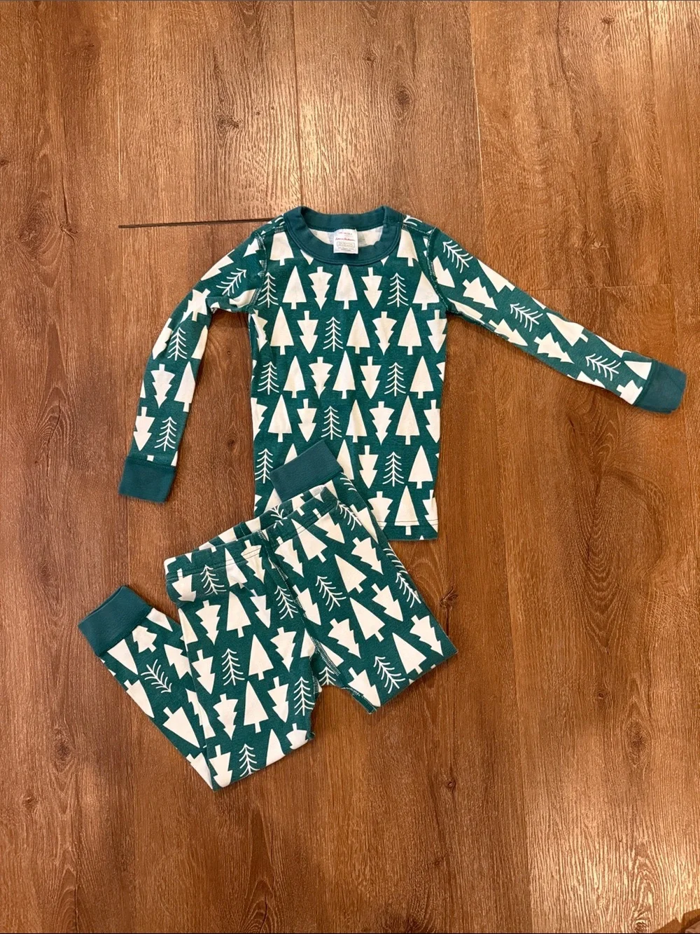 Hanna Andersson Green and White Tree Print Pajama Set